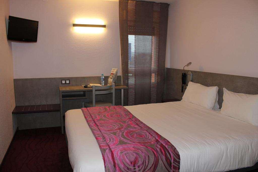Brit Hotel Les Evens Saint-Saturnin (Sarthe) Quarto foto