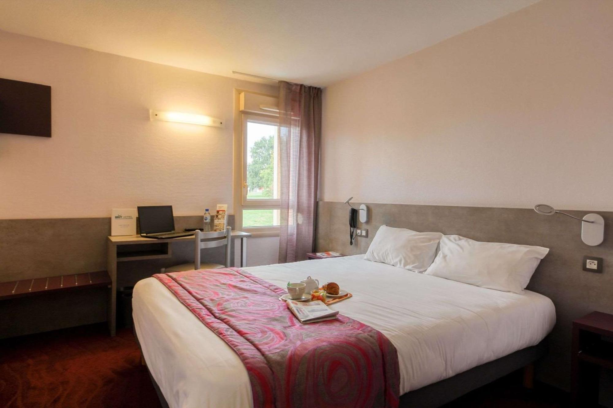 Brit Hotel Les Evens Saint-Saturnin (Sarthe) Exterior foto