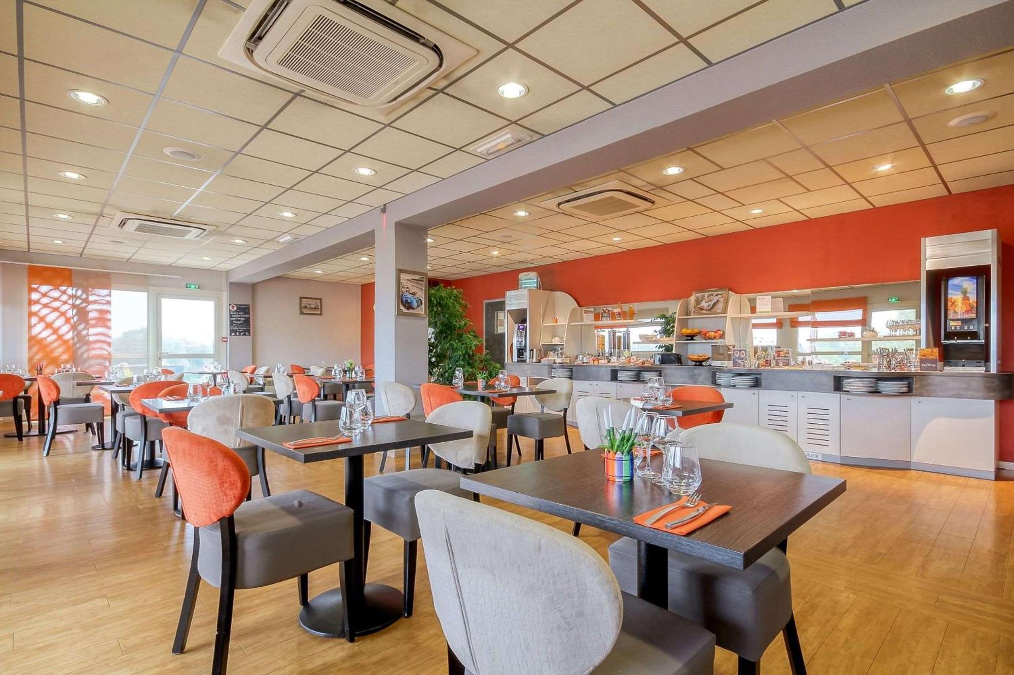 Brit Hotel Les Evens Saint-Saturnin (Sarthe) Exterior foto