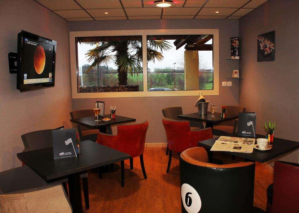 Brit Hotel Les Evens Saint-Saturnin (Sarthe) Restaurante foto