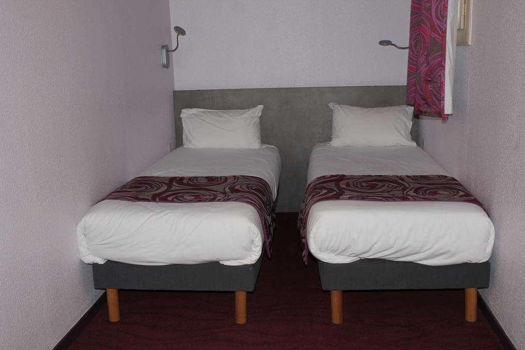 Brit Hotel Les Evens Saint-Saturnin (Sarthe) Quarto foto