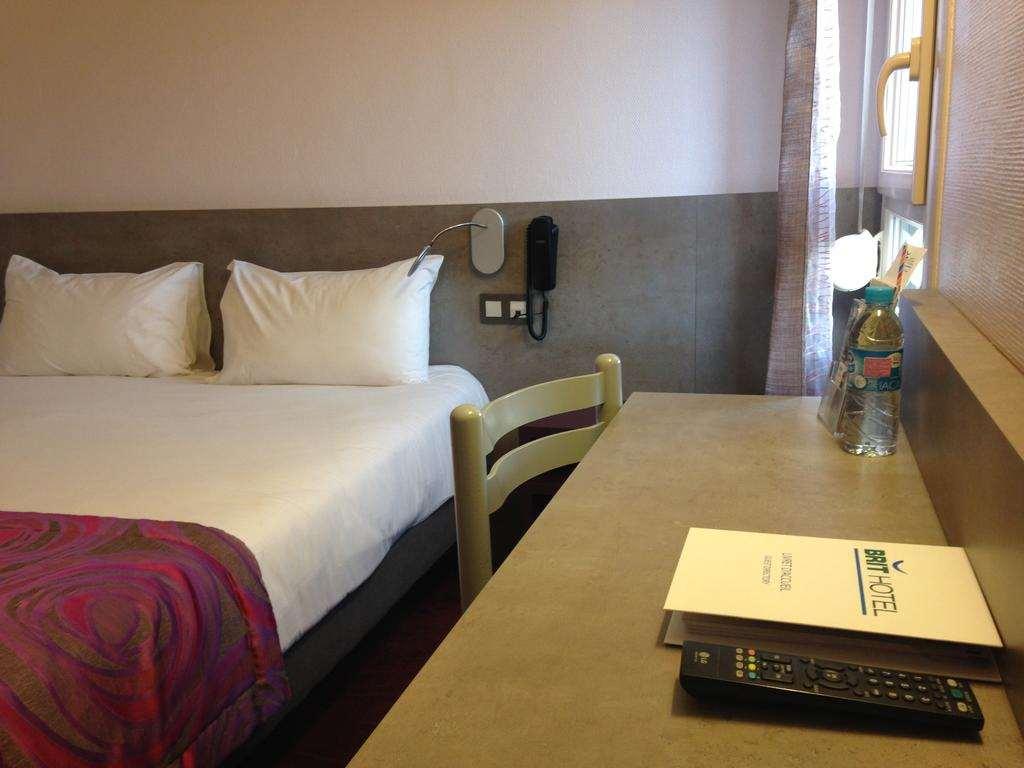 Brit Hotel Les Evens Saint-Saturnin (Sarthe) Quarto foto