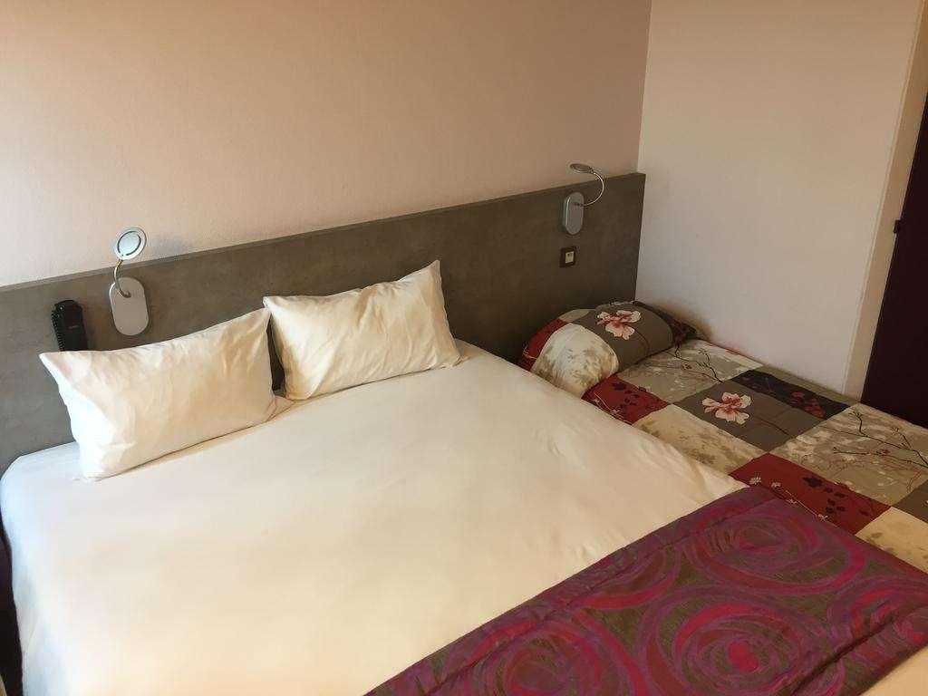 Brit Hotel Les Evens Saint-Saturnin (Sarthe) Quarto foto