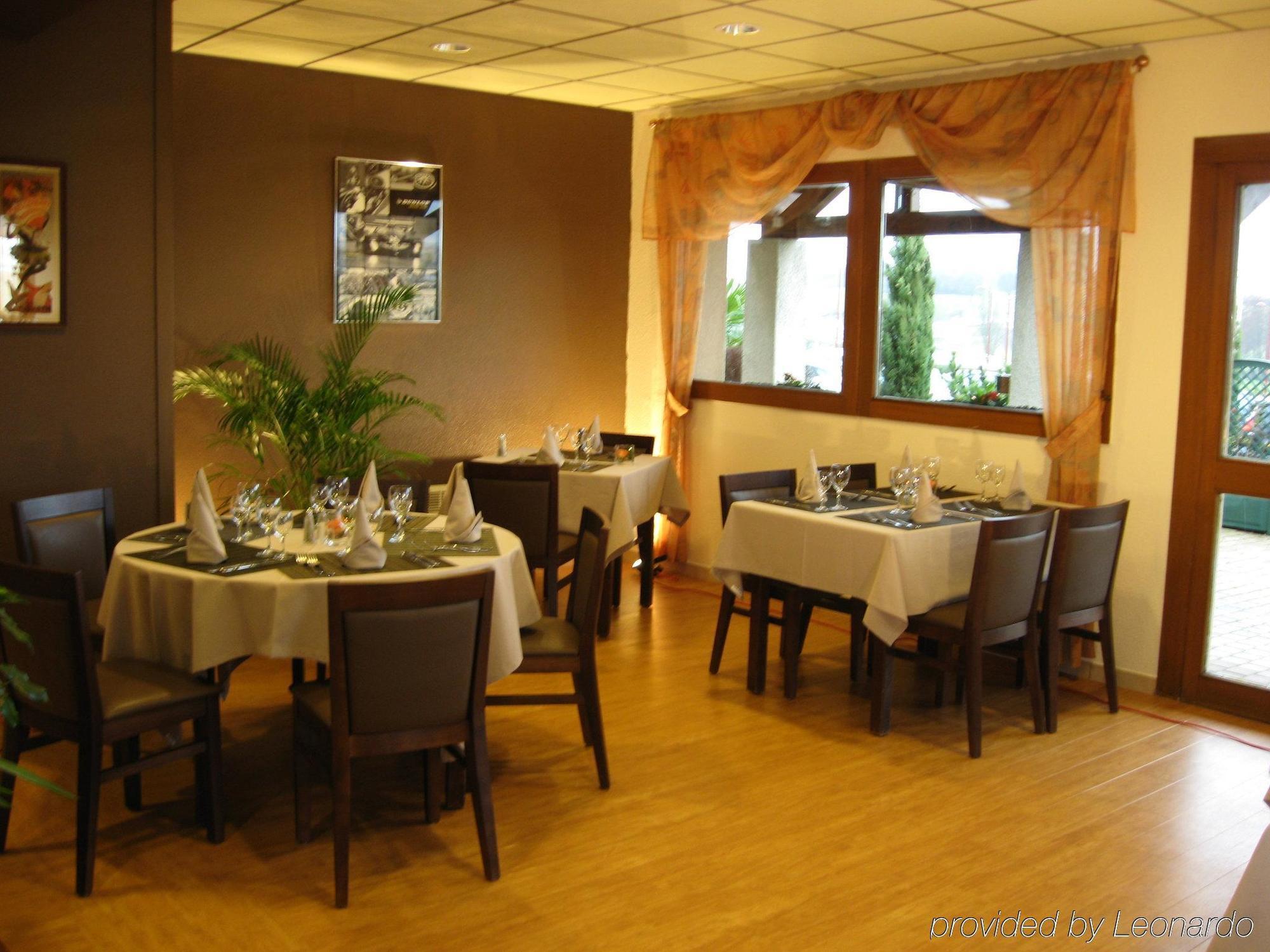 Brit Hotel Les Evens Saint-Saturnin (Sarthe) Restaurante foto