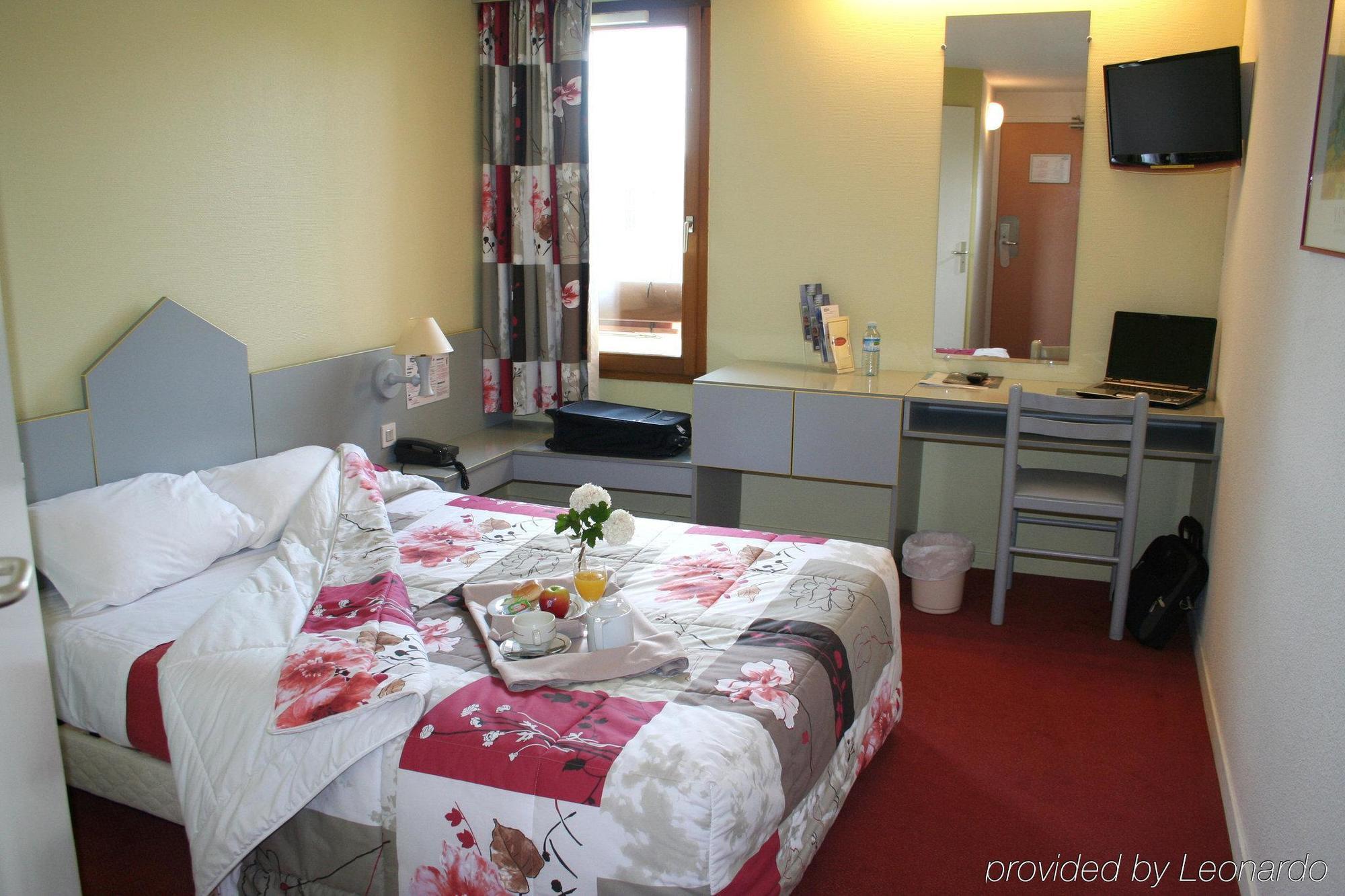 Brit Hotel Les Evens Saint-Saturnin (Sarthe) Quarto foto